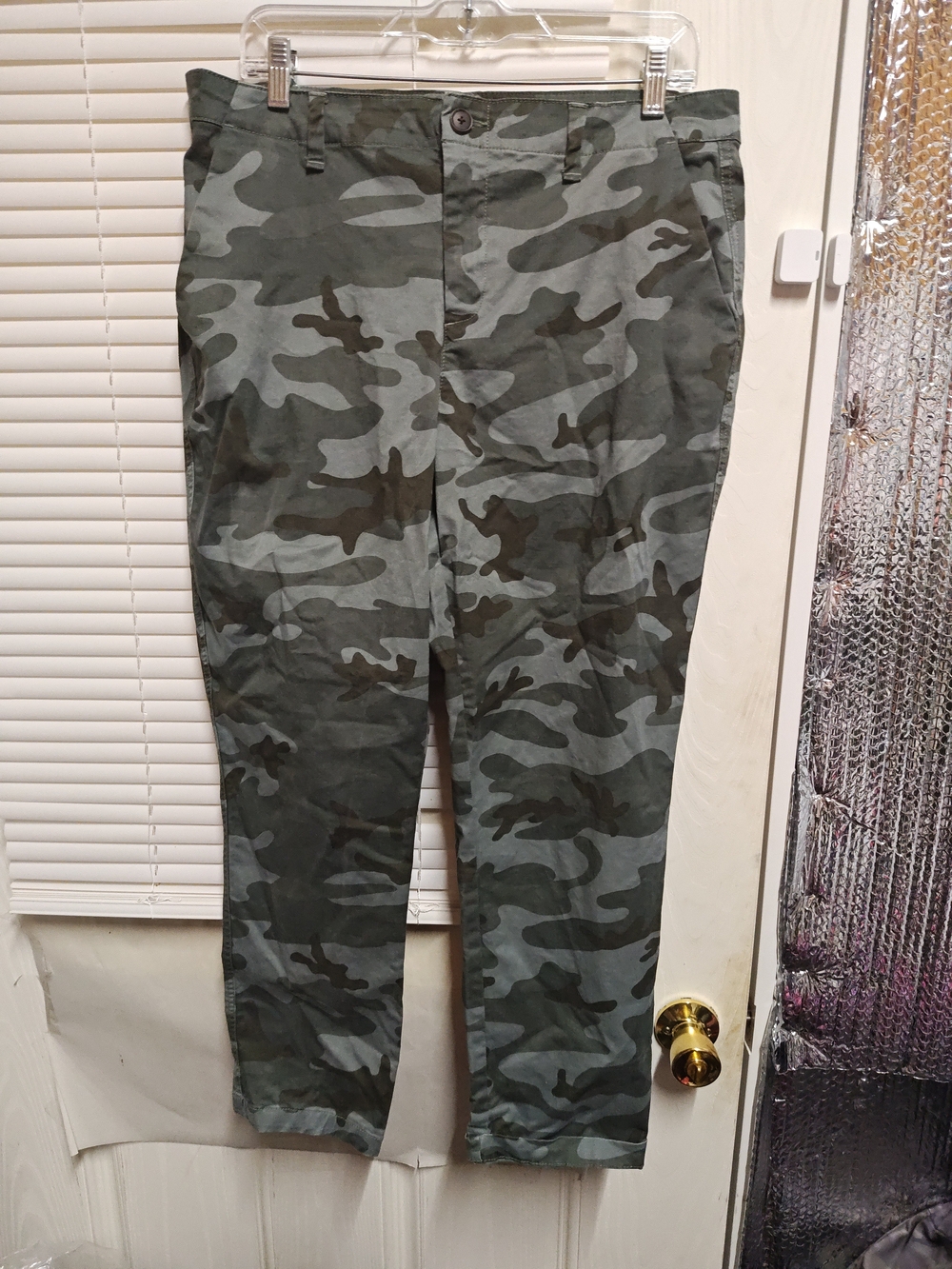 GAP Women's Camo Girlfried Chino Pants in Green